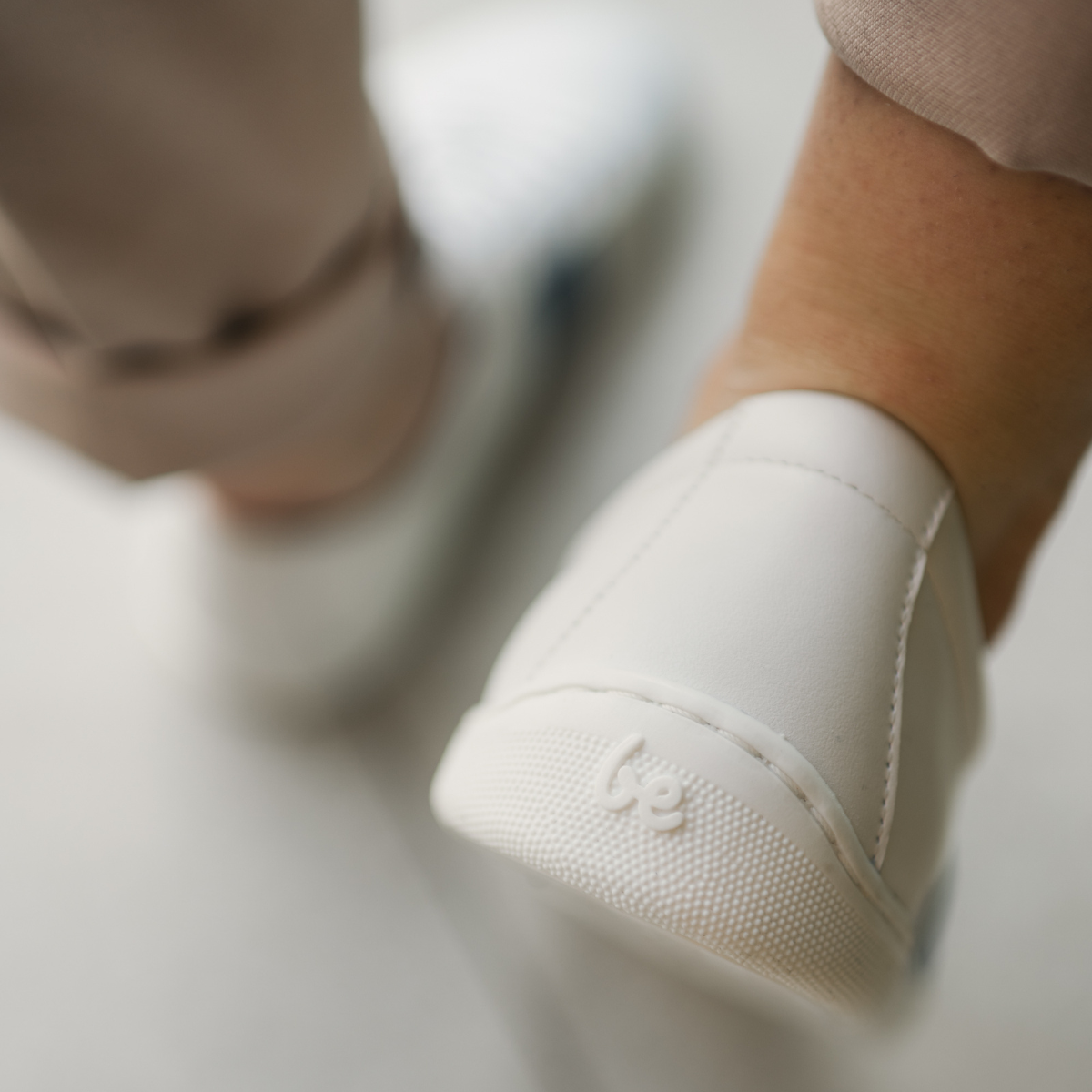 Elite - White & Dark Blue detail